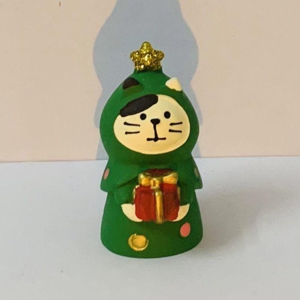 Green Gift Box Cat Holiday Decoration Ornament